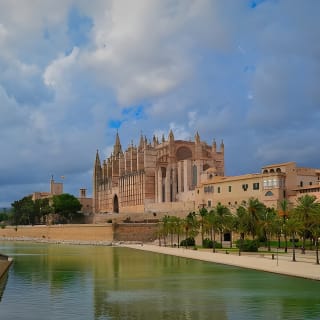 Palma Old Town & Market Walking Tour with Wine, Ham & Cheese 2