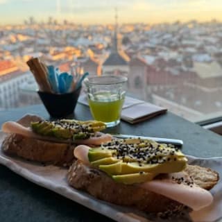 Desayuno Buffet en Ella Sky Bar 5