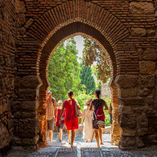 Tour a Pie por Málaga, Visita al Gibralfaro y la Alcazaba & Crucero en Catamarán 3