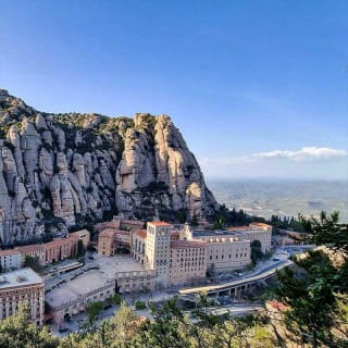 Visita guiada a Montserrat con todo incluido en grupo compartido desde Barcelona, con transporte privado y recogida en el hotel 2