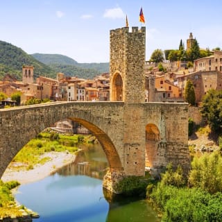 Tour Privado Medieval: Besalú, Castellfollit de la Roca, Santa Pau y Parque Natural de la Zona Volcánica 2