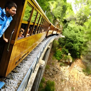 Mallorca in One Day Sightseeing Tour with Boat Ride and Vintage Train