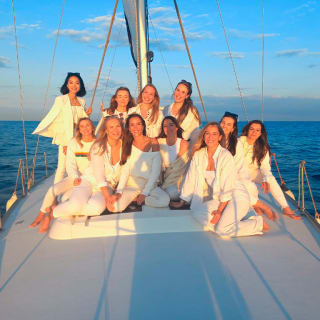 Barcelona Exclusivo: Grupo Privado en Velero de Lujo - 2 Horas Especiales al Atardecer 1