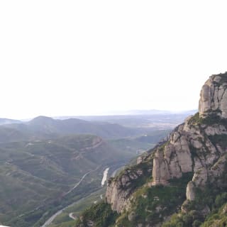 Monasterio de Montserrat con Tren Cremallera - Tour Guiado desde Barcelona 10