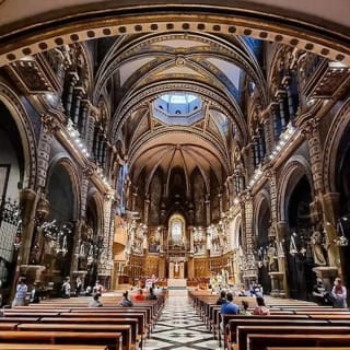 Visita guiada a Montserrat con todo incluido en grupo compartido desde Barcelona, con transporte privado y recogida en el hotel 5