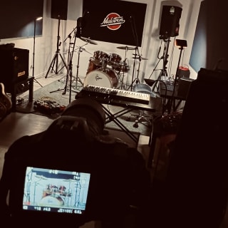 Graba tu canción en estudio — YourSong STUDIO 8