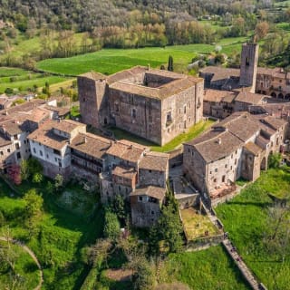 Tour Privado Medieval: Besalú, Castellfollit de la Roca, Santa Pau y Parque Natural de la Zona Volcánica 3
