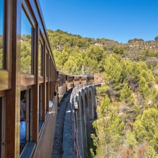 Recorrido por la isla de Mallorca: Autobús, tren, tranvía y barco 7