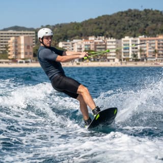 Wakeboard Experience en Sitges: Domina el Mediterráneo 2